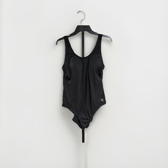 Hurley Other - Hurley womens SWIMSUIT one piece black XXL stretch shelf padded bra EUC P80